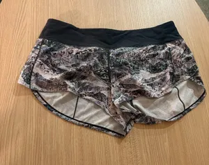 Lululemon Speed Up Short 2.5" Size 8 W7AR6R Springscape Multi / Obsidian Lined thumbnail 1