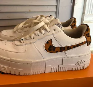 Nike Women’s Air Force 1 Pixel thumbnail 3
