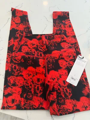 ALO Yoga Red & Black Floral High-Rise Leggings thumbnail 1