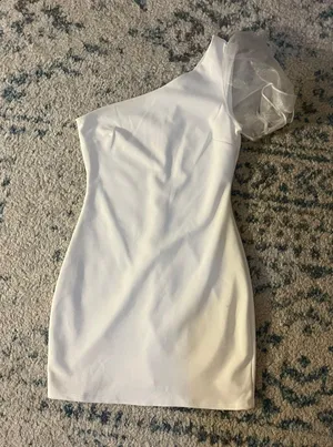 White One Should Dress  thumbnail 1