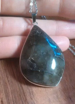 Malagasy Labradorite Stainless Steel Pendant Necklace thumbnail 4