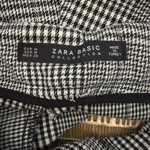 Zara Basic‎ Collection Womens Ruffle Shorts Black/White Print Size Medium thumbnail 6