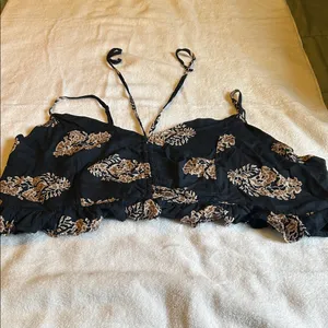 SHEIN Black and Cream Floral Top and Shorts Set thumbnail 3