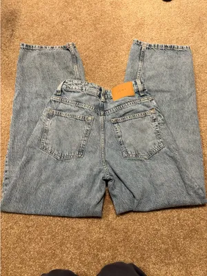 Hollister High-Rise Baggy Jeans thumbnail 2