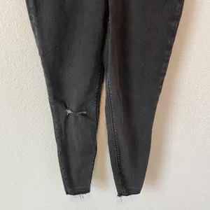 Vintage Distressed Skinny Jeans thumbnail 5