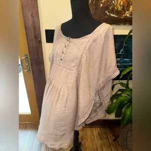 EUC DRESS BARN CREAM FLOWY BAT 🦇 sleeve with embroidery & lace ornaments Sz 3XL thumbnail 3