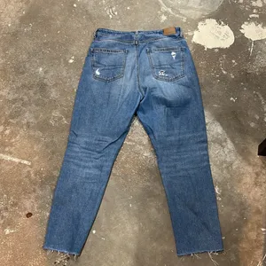 American Eagle Distressed Mom Jean thumbnail 4