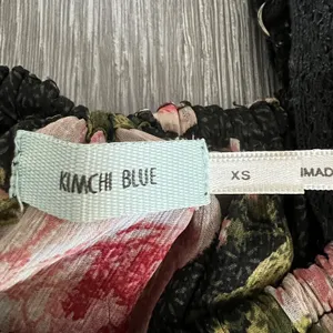 Kimchi Blue Top Womens Extra Small Floral Cropped Off The Shoulder With Straps thumbnail 3