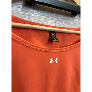 Under Armour Womens Long Sleeve Crop Top Coral Orange Athletic Gym Shirt Large thumbnail 3
