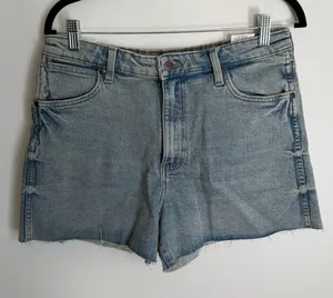 Wrangler High Rise Cowboy shorts NWT size 31/11 thumbnail 1