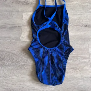 Speedo Endurance+ Blue Black Abstract Flyback One Piece Swimsuit 26 7719902 thumbnail 2
