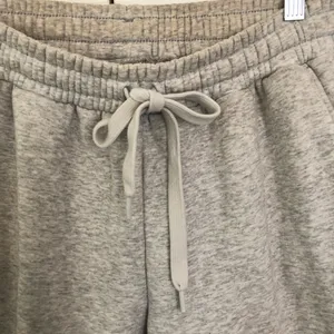 Heather Gray Fabletics Crop Jogger Sweatpants Size M thumbnail 2