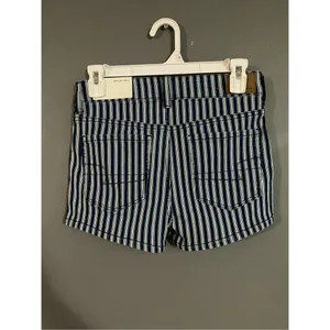 American Eagle Next Level Stretch Hi Rise Pinstripe Shorts Size 4 NWT thumbnail 2