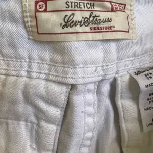 Levi’s white capri pants 4‎ thumbnail 4