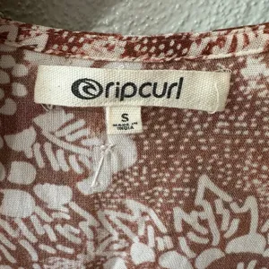 Rip Curl Dress Size Small Brown Ivory Floral Short Sleeve Wrap V-Neck Maxi‎ Boho thumbnail 10