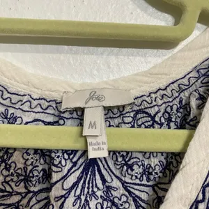 Joie White Blue Embroidered Sleeveless Button Down Blouse Sz M thumbnail 5