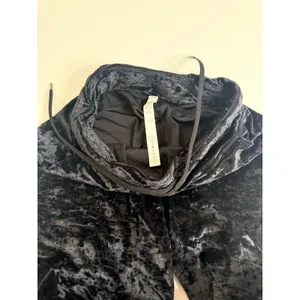 Lululemon Pants Womens 6 Black Velvet Joggers Elastic Waist Pockets Lounge thumbnail 8
