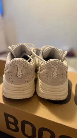 Yeezy Boost 700 Analog thumbnail 4