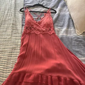 Pink flowy dress with lace detailing thumbnail 1
