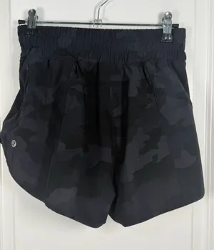 Lululemon Hotty Hot High-Rise Short 4" in Heritage 365 Camo Deep Coal Multi Blac thumbnail 1