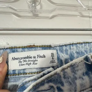Abercrombie & Fitch 90s Straight Ultra High Rise Jeans Light Wash 28 6 thumbnail 3