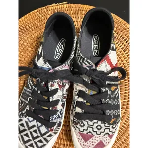 Keen Elsa Sneakers Womens 7 Multi Color Geometric Tapestry Low Top Lace Up Shoes thumbnail 4