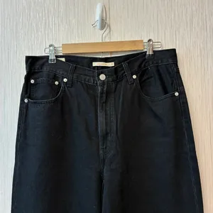 Levi's HIGH LOOSE FLARE Black Denim Wide Leg‎ Jeans Size 32 thumbnail 3