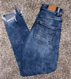 American Eagle Jeans Mom Distressed thumbnail 1