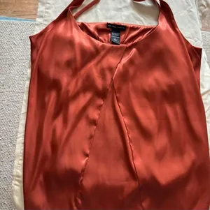 New York & Company Burnt Orange/Rust Satin Cami Top Size L Y2K 1990's Going Out Party Day-to-Night Classy Layers Resort Vacation Date Night Silky thumbnail 1