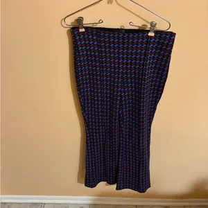 Anthropologie Maeve Margot Kick Crop Pants in Maroon & Blue Houndstooth thumbnail 4