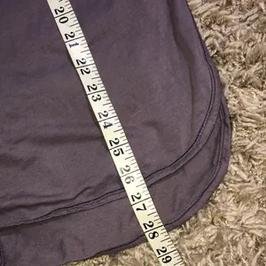 Lululemon lavender purple top slit sides active wear everyday wear size …​​ thumbnail 7