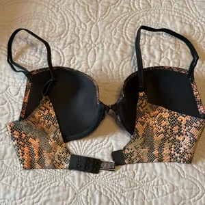 Victoria's Secret 32-D Black and Pink Snake Print Bra thumbnail 6