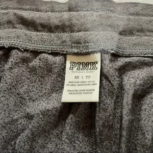 Pink Victoria’s Secret Gray Mid Rise Capri Sweatpants Size‎ XS thumbnail 6