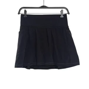 Athleta Salutation Stash Pocket 14.5 in Black Skort SMALL thumbnail 3