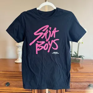 Saja Boys K-Pop Demon Hunters Graphic T-Shirt Black Preloved thumbnail 1