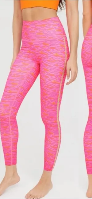 OFFLINE by Aerie Hi Rise Goals Crochet Inlay Neon Pink 7/8 Leggings Sz M 💛🎀 thumbnail 1