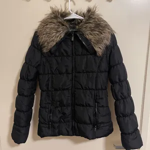 New Look Women’s Black Puffer Jacket Size Small Faux Fur Collar Zip Pockets thumbnail 1