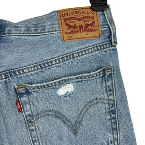 Levi’s 501 SZ W30 Jean Shorts Button-Fly Distressed Light Wash Frayed Hems Blue thumbnail 6