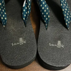 SANUK woman’s sz 5 YOGA SLINGER Teal Dots YOGA MAT FOOTBED THONG SANDALS thumbnail 5