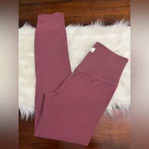 Vuori Ribbed Studio Leggings – High Rise – Size Small – 25” Inseam – Like New thumbnail 4
