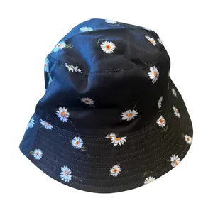 new adult Alice + Olivia one size reversible daisy bucket hat A1 2826 thumbnail 1