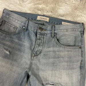 PacSun Boyfriend Jeans Light Wash Distressed‎ Ripped Raw Hem Women's Size 28 thumbnail 3