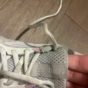 Brooks Women's White and Light Pink Athletic Shoes thumbnail 4