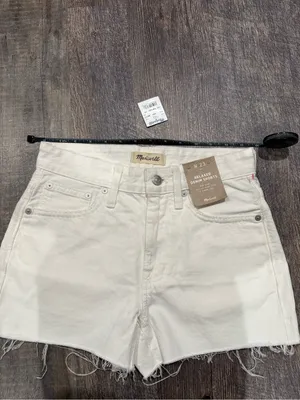 Madewell Mid rise Relaxed Fit Denim Shorts thumbnail 3