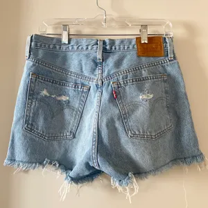 Levi's 501 High Rise Distressed Denim Cut-off Shorts in Fault Line thumbnail 4