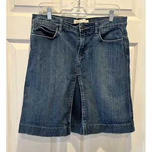 Old Navy Womens Blue Denim Mini Skirt Size 8 Medium Wash Front Slit Raw‎ Hem Y2K thumbnail 1