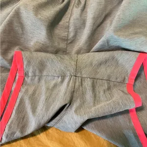 Under Armour grey pink shorts size Medium thumbnail 5