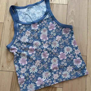 American Eagle floral tank top thumbnail 1