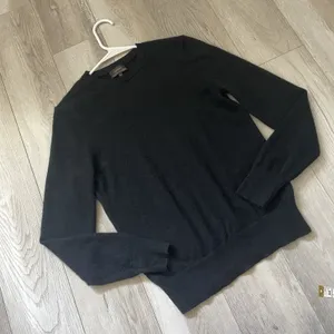 Quince Cashmere Sweater mongolian crewneck womens Black (medium) classic office thumbnail 1