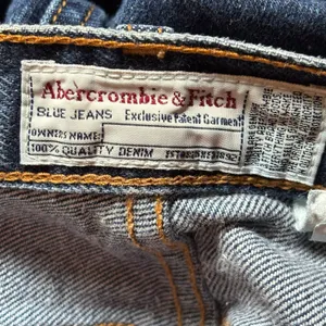 Abercrombie & Fitch Vintage Dark Wash Wide Leg Jeans - size 10 thumbnail 5